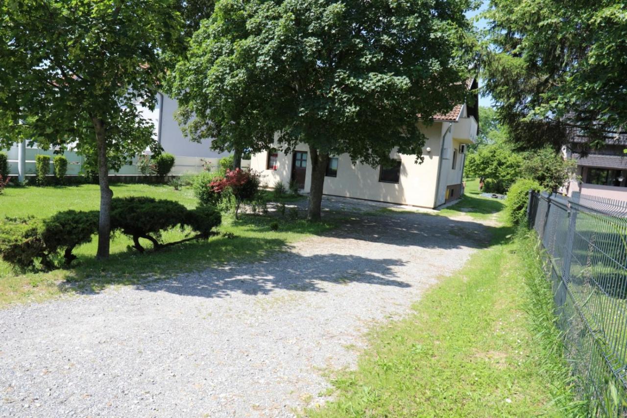 Maple Place Velika Gorica Exteriér fotografie